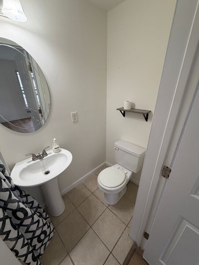 Foto del edificio - Cute 3 Bed 2 Bathroom House with storage/garage