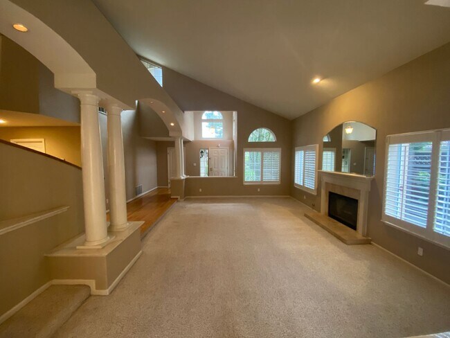 Building Photo - Gorgeous Home in the Desired Shadow Creek ...