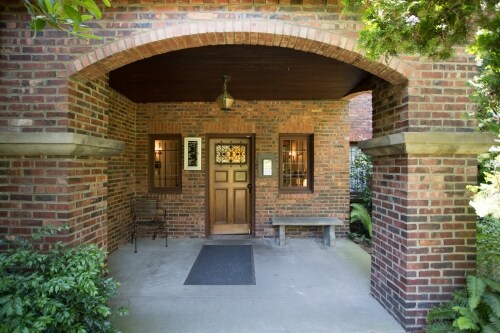 Building Photo - 710 Belmont Pl E