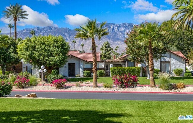 Building Photo - 2530 E Miramonte Cir