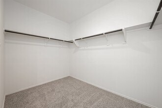 Building Photo - 5619 Vintage Oakmont Dr