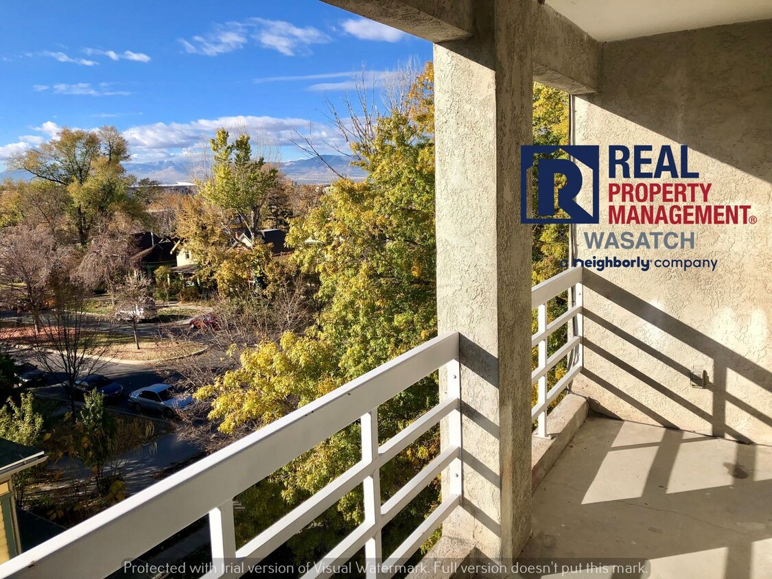 Primary Photo - Come See This 2 Bedroom 1 Bathroom Downtow...
