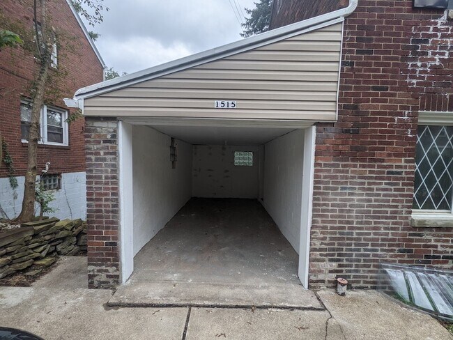 Building Photo - 1515 Sylvan Ter