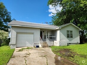 Building Photo - 1826 E 6th