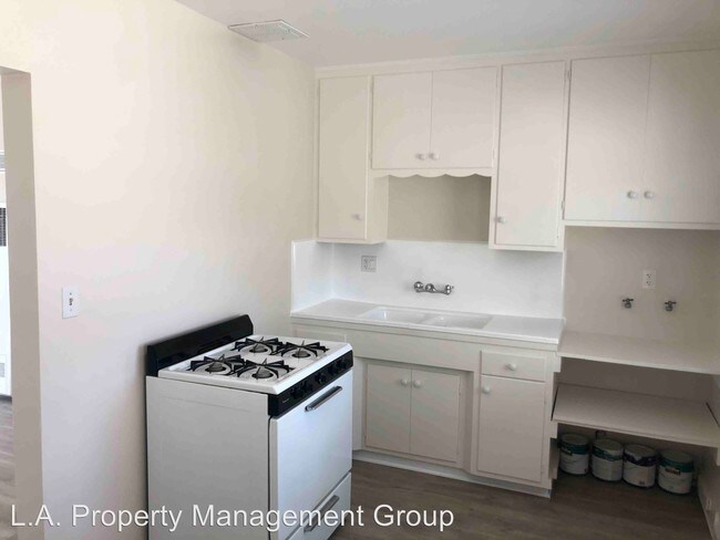 Foto del edificio - 1069-1071 Bennett Ave