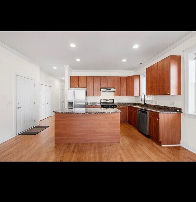 Foto del edificio - 2204 N Natchez Ave