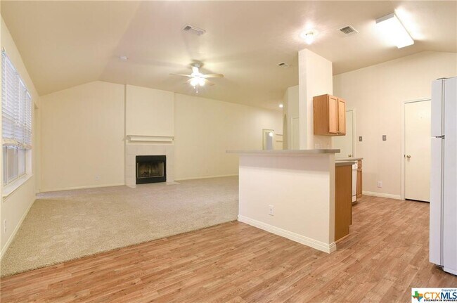 Building Photo - 114 Stone Creek Dr