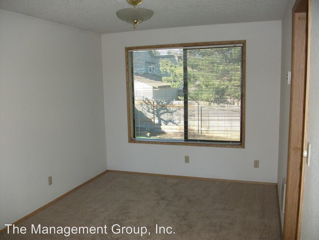 Building Photo - 3 br, 2.5 bath House - 3502 NE 160th Street