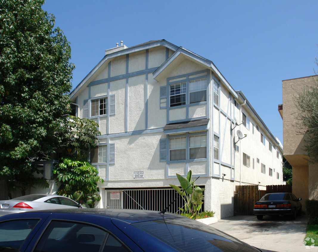 Primary Photo - 3740 Bagley Ave