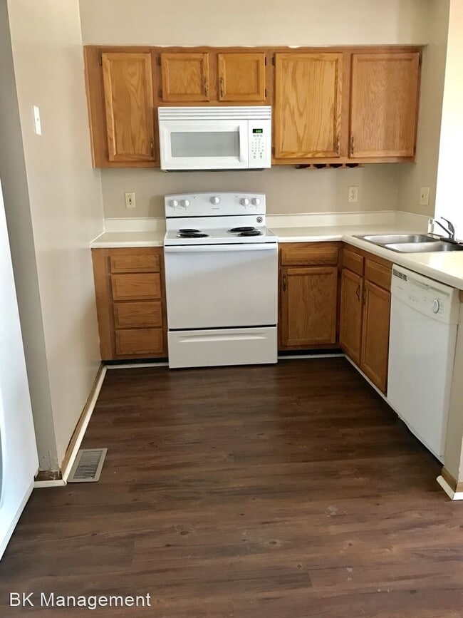 Building Photo - 3 br, 2.5 bath House - 523 B Duroc Ct