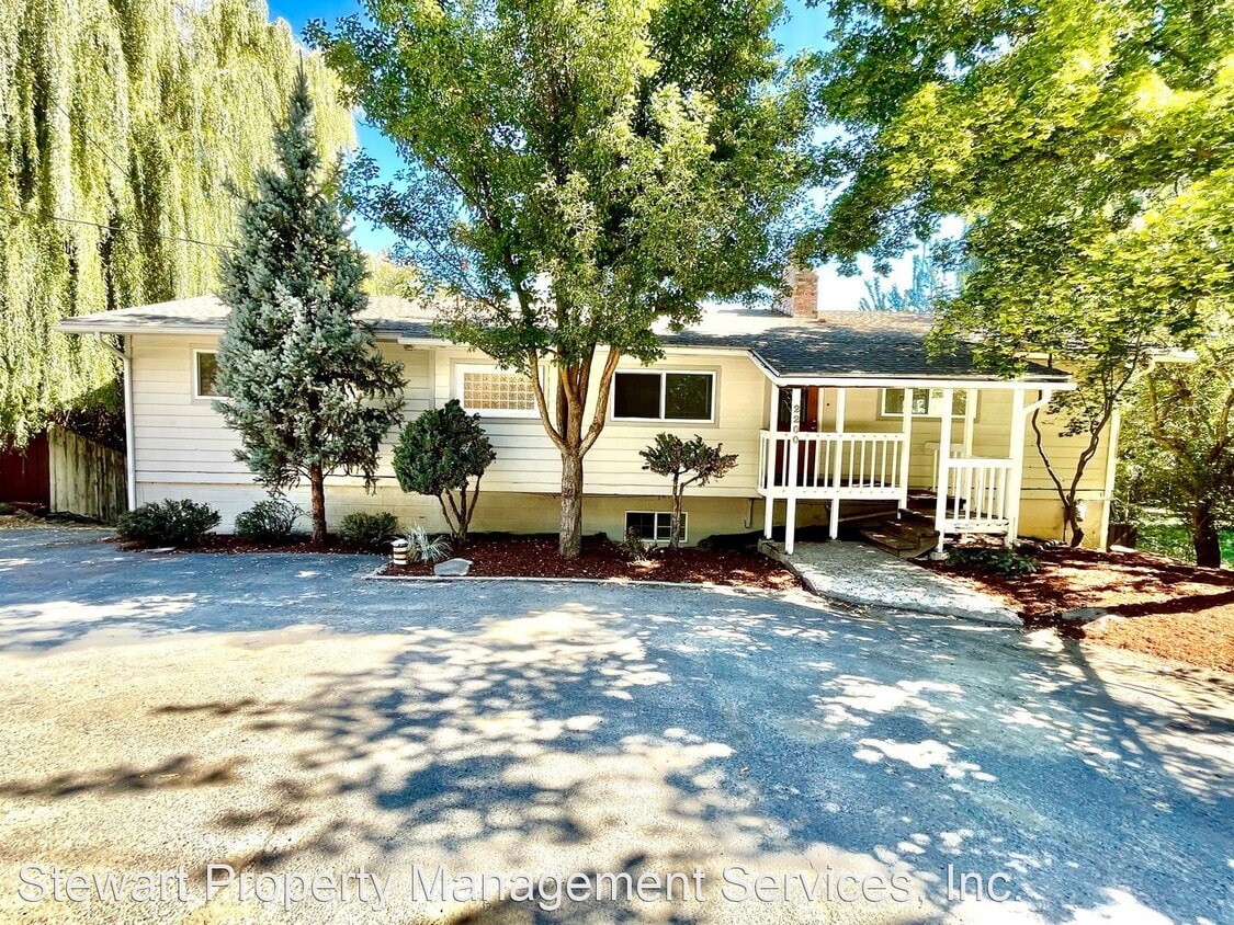 4 br, 3 bath House - 2200 Lakeshore Drive - 4 br, 3 bath House - 2200 Lakeshore  Drive