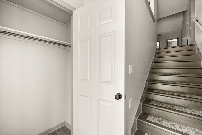 Foto del edificio - Fully Renovated 2 Bedroom 2 Bathroom Condo in Prime Rock Hill Location.