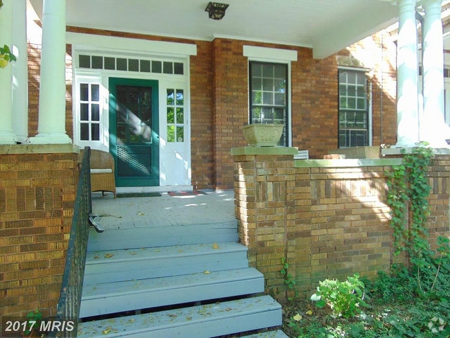 Building Photo - 311 E University Pky