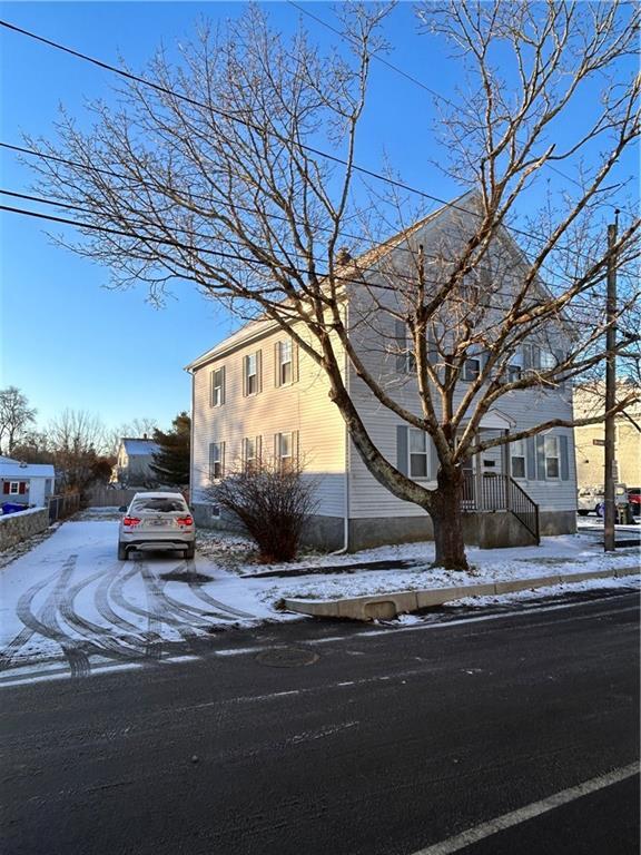 52 Richmond St Unit 2, Bristol, RI 02809 Room for Rent in Bristol, RI