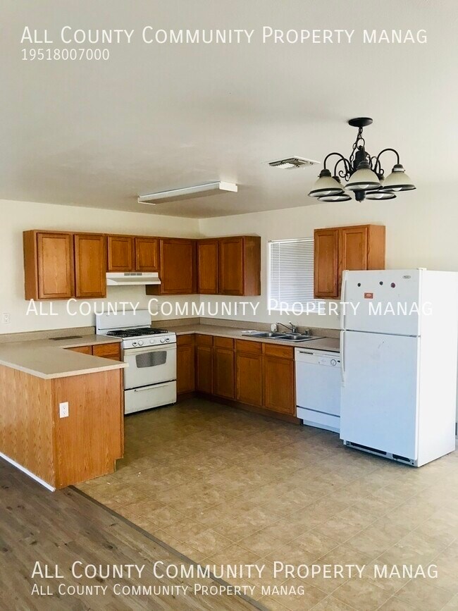 Foto del edificio - ~MOVE IN SPECIAL~ 3 Bed 2 Bath Townhome in...