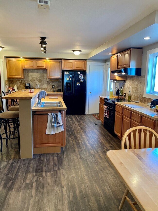 Building Photo - 3 br, 2 bath House - 1020 Woodhouse loop