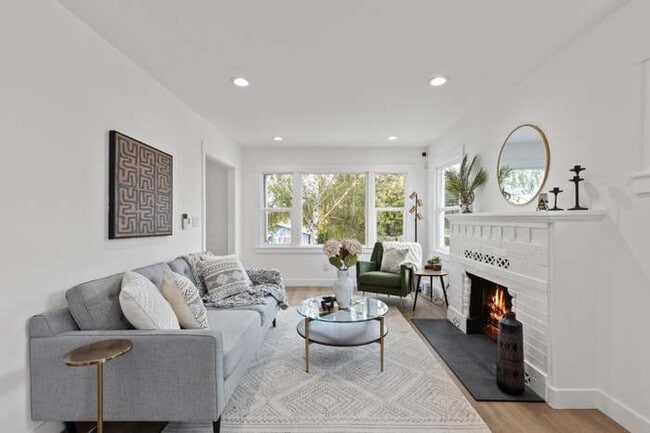 Photo - 5018 Congress Ave House