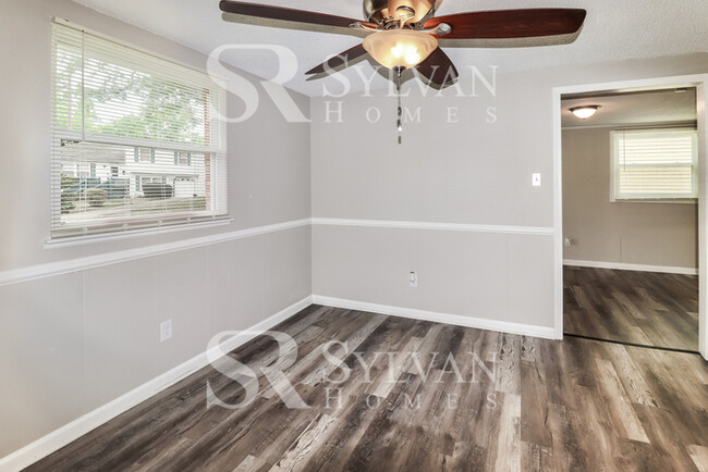 Building Photo - Charming 3BR 1.5BA Home