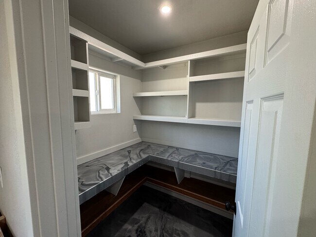 Foto del edificio - 2442 N Perry St