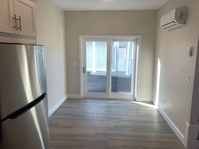 Foto del edificio - 129 Kenoza Ave