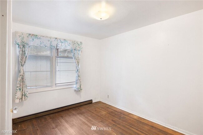 Building Photo - 3 br, 1 bath House - 7545 S 120th St