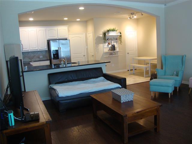 Foto del edificio - 913 Shelby Ln