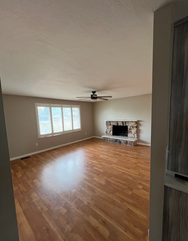 Building Photo - 2636 W Tamra Dr