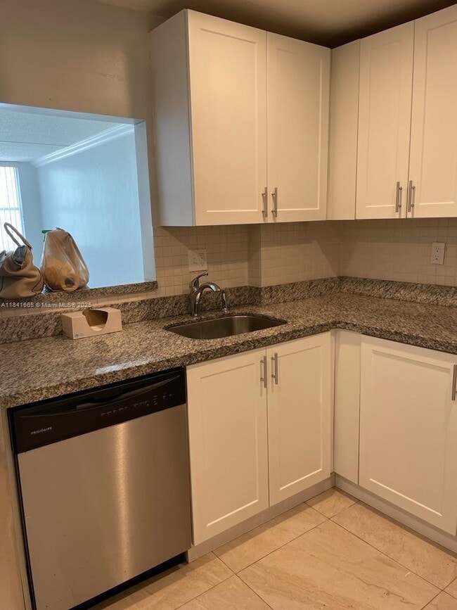 Foto del edificio - 9143 SW 77th Ave