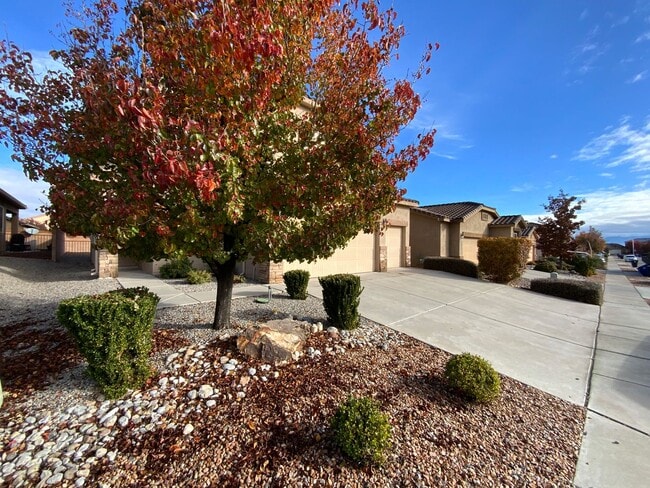 Foto del edificio - 3 Bedroom Home Available Near Unser Blvd NW & Rainbow Blvd NW!