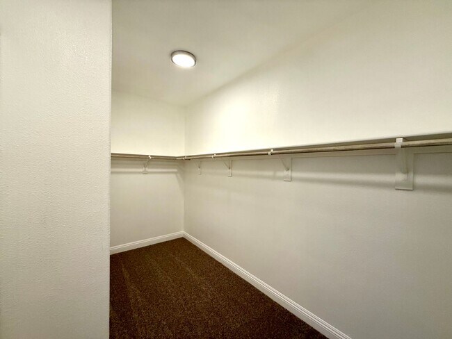 Foto del edificio - 3 Bedroom Home off of S Eastern and Sunrid...