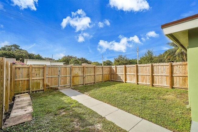Foto del edificio - 513 SW 15th St