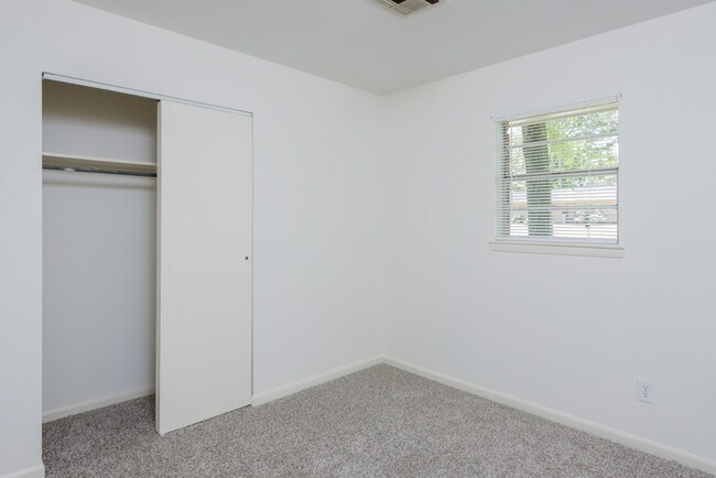 Building Photo - Charming 4 Bedroom in Prattville!