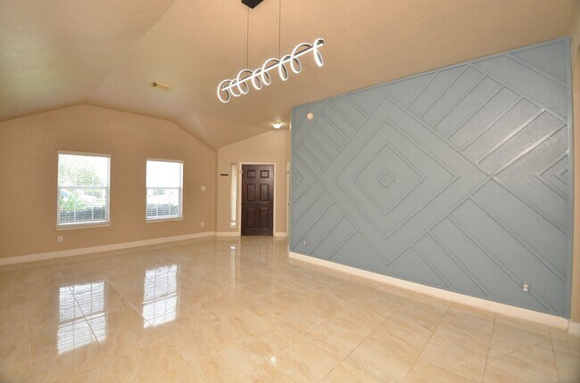 Building Photo - 4510 Regal Dr