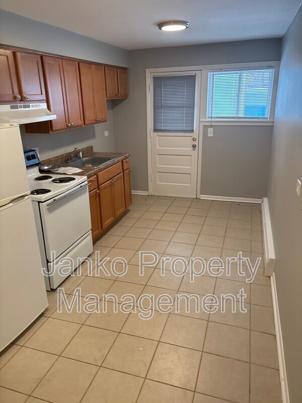 Building Photo - 10720 S Ridgeland Ave