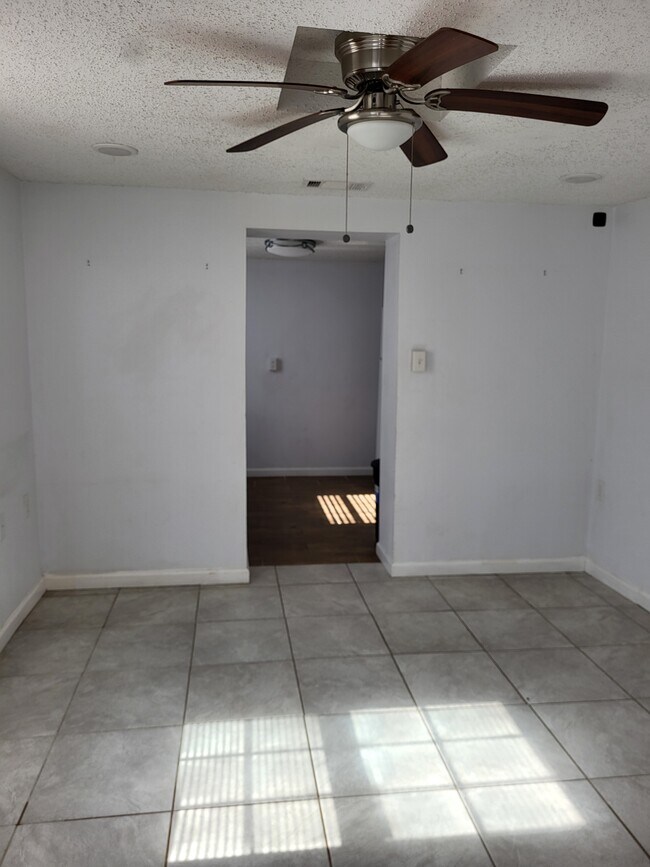 Foto del edificio - 3401 Belfort Ave