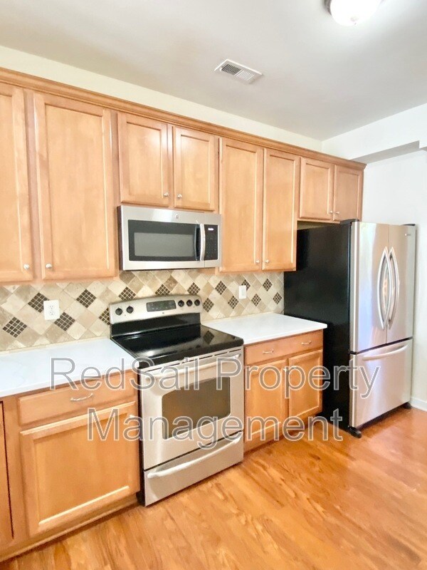 Building Photo - 303 Daniels Dr