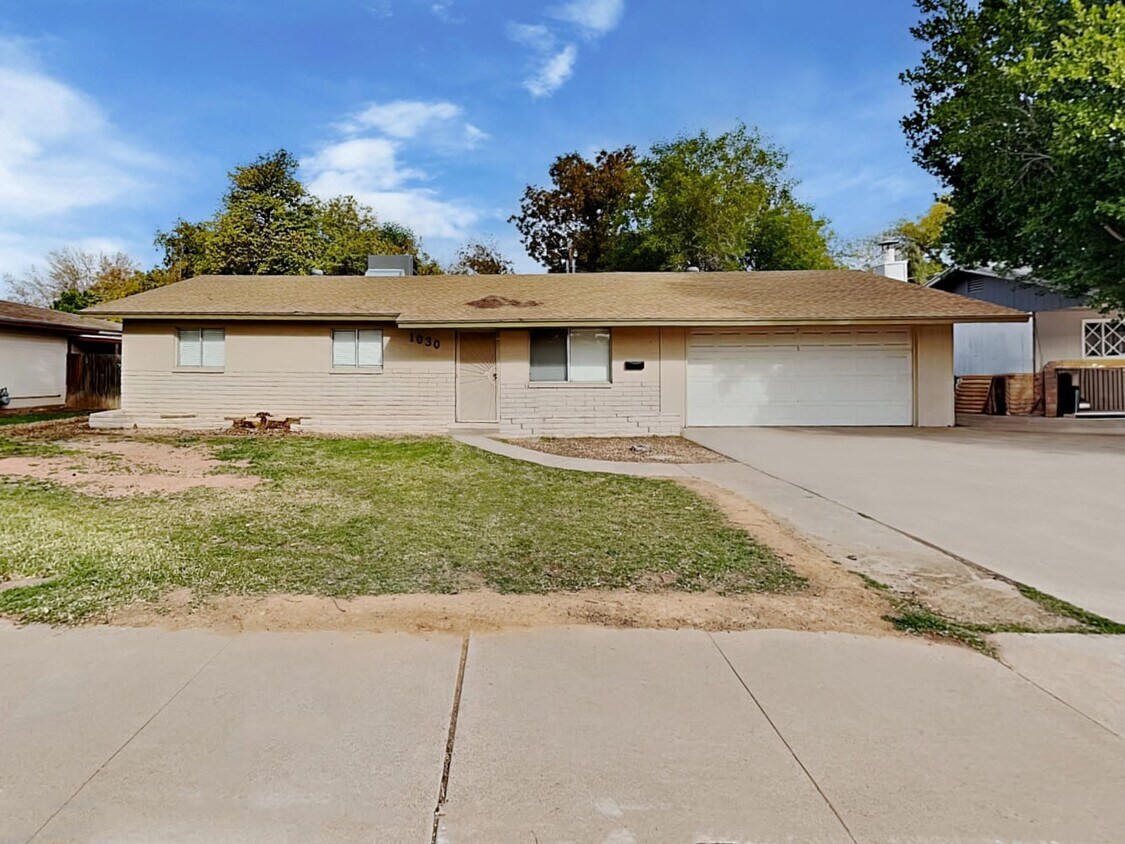 Primary Photo - 1030 E Dolphin Ave