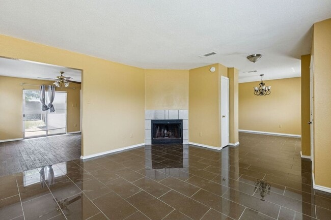 Building Photo - 12719 Bluffview Dr