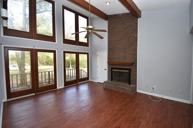 Building Photo - 110 Hollybrook Ln