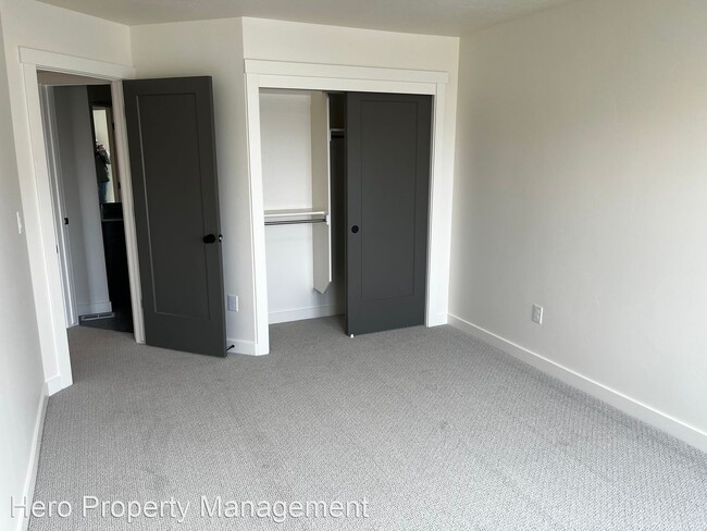 Building Photo - 3 br, 2.5 bath House - 626 South Spring Sn...