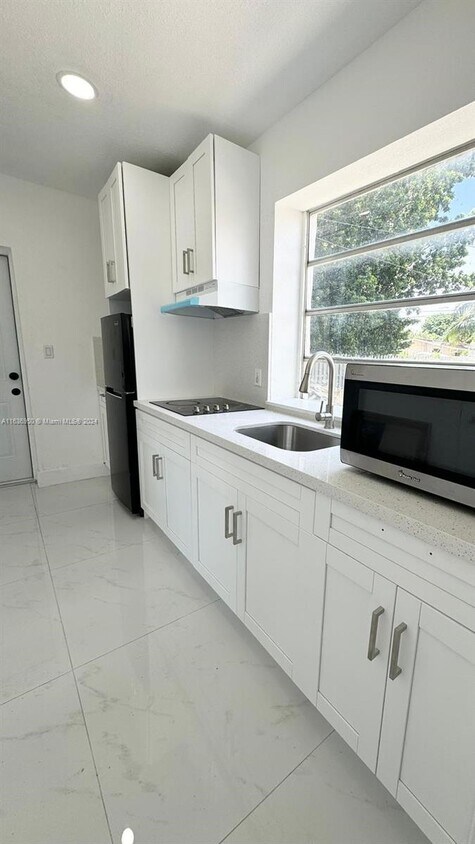 Foto principal - 2369 SW 17th Terrace