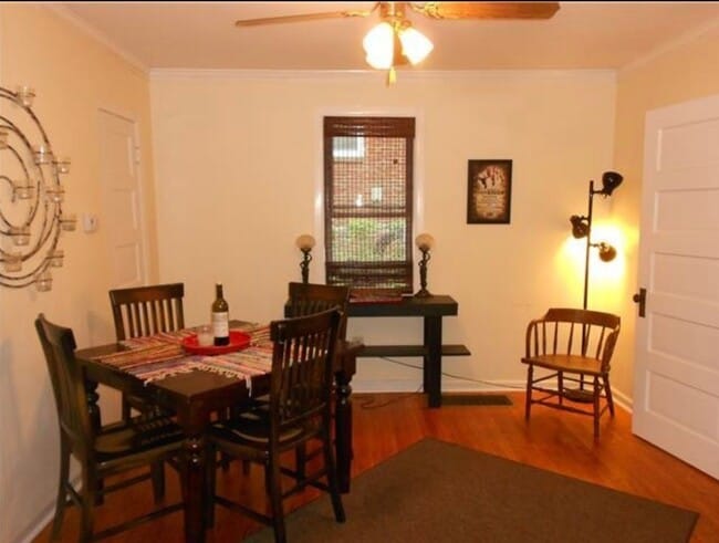 Building Photo - 2 BED 1 BATH WOODBINE COTTAGE