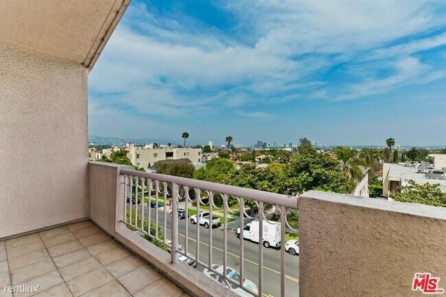 Building Photo - 4 br, 3.5 bath Condo - 1545 S Beverly Dr A...