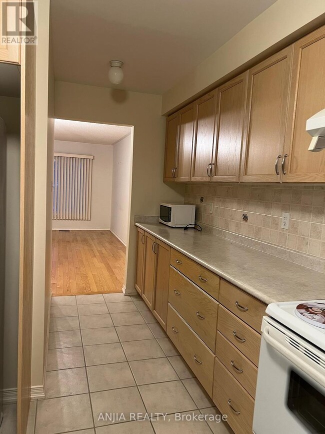 Building Photo - 78 Thoroughbred Way