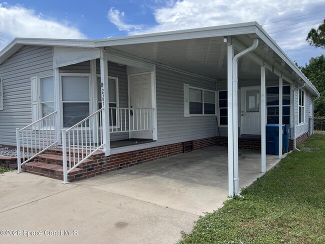 Building Photo - 2395 Coconut Palm Dr