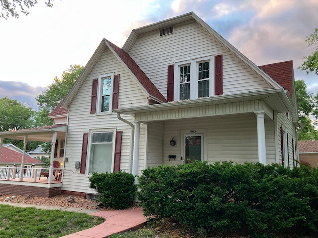 Primary Photo - 905 E 9th St