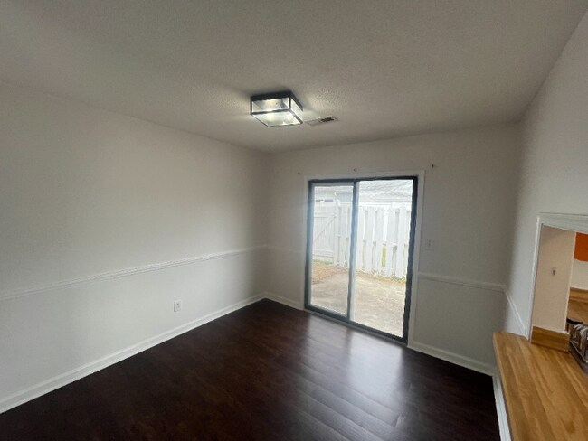 Foto del edificio - 1411 Turkey Ridge Rd