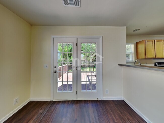 Foto del edificio - 605 Daniel Ct