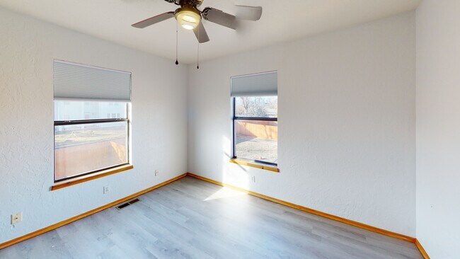 Foto del edificio - 2414 N Washington St