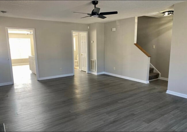 Building Photo - 4609 Honeysuckle Ln
